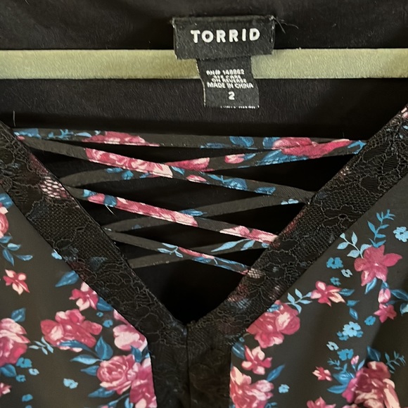 Torrid Size 2 plus size top with sheer bell sleeves - Picture 2 of 5